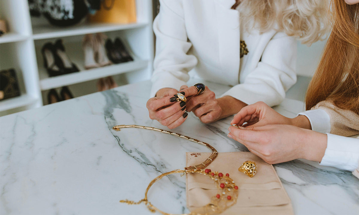 How to Choose the Right Jewelry for Different Occasions: Casual Outings, Work, and Formal Events