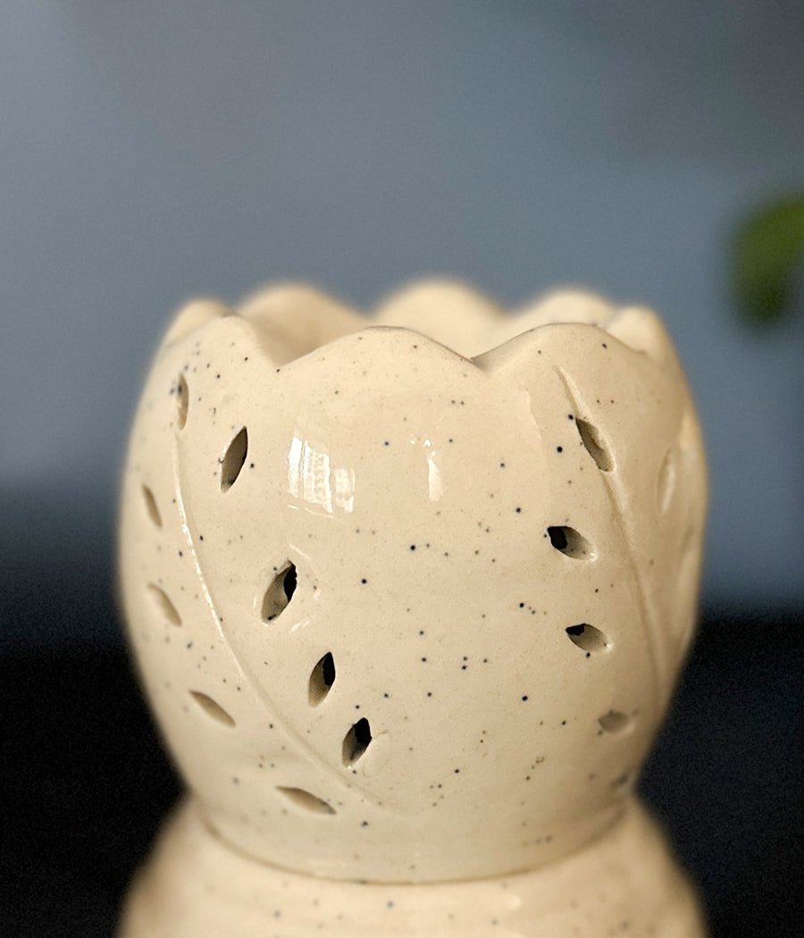 Ivory Leaf Ceramic Diffuser