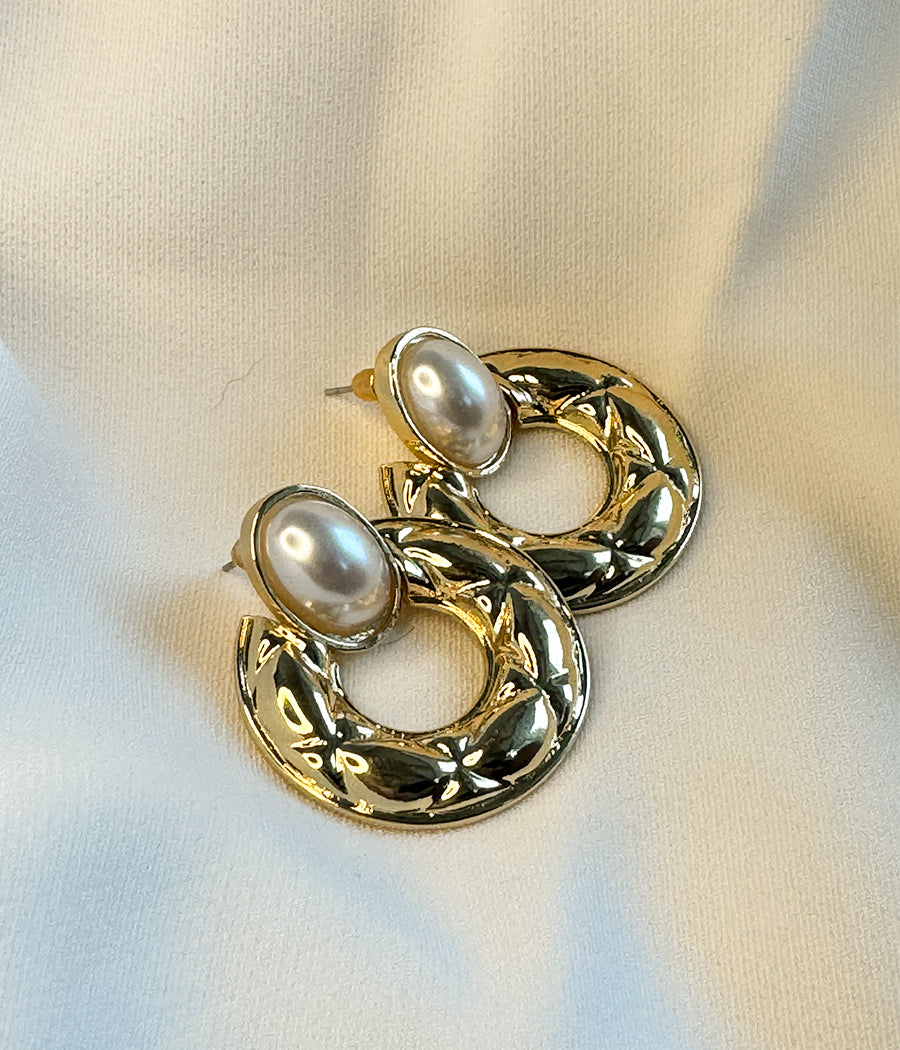 VINTAGE PEARL CREST EARRINGS