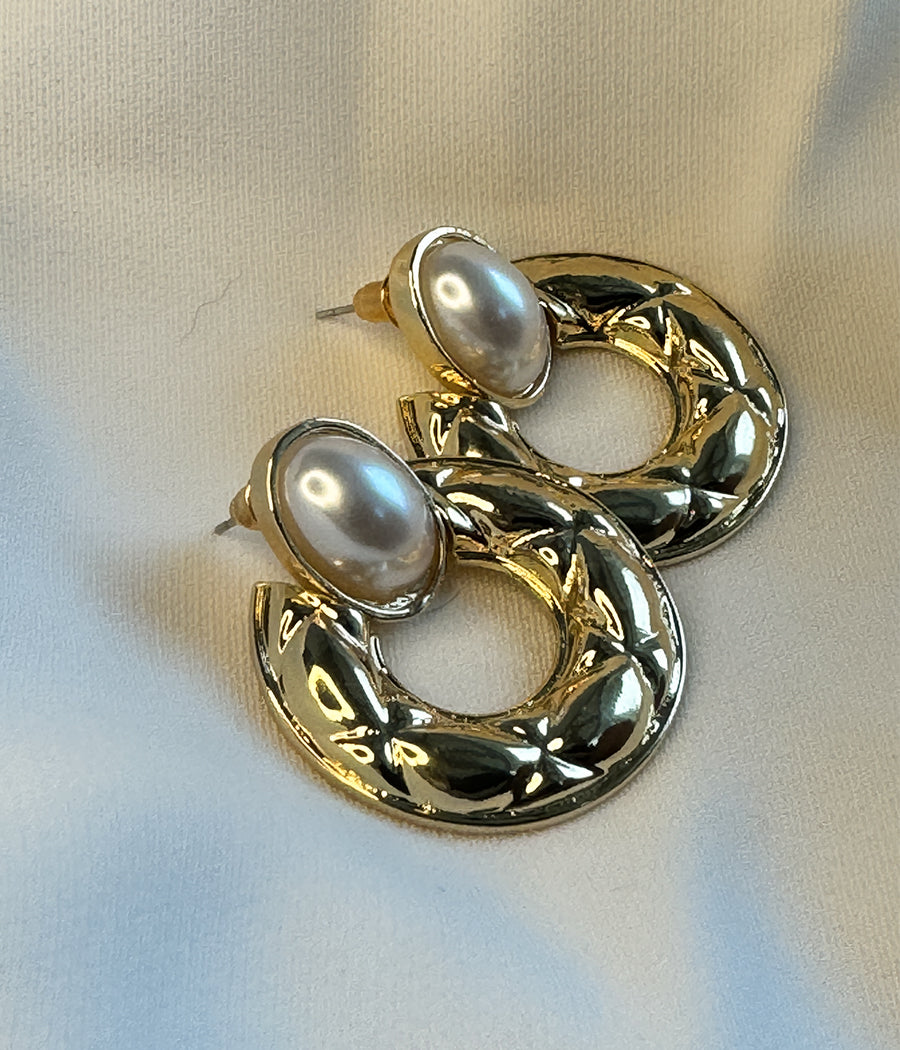 VINTAGE PEARL CREST EARRINGS