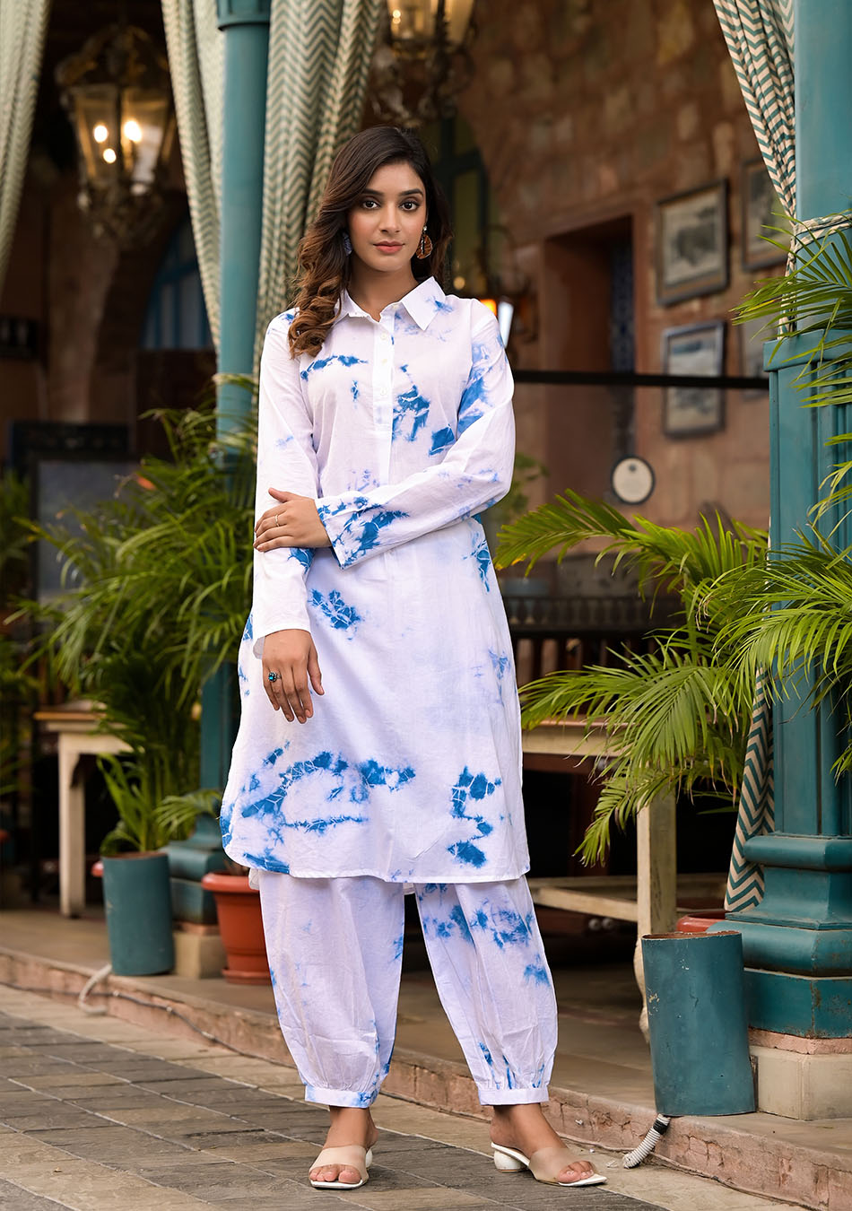 Blue and White Tie-Dye Pattern Kurta with Cuffed Pant Set