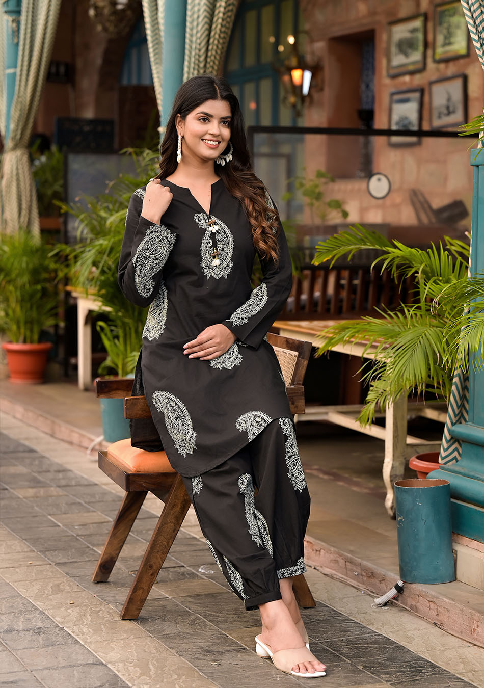 Color Blocked Rayon Kurti in Black and Turquoise : TVE741